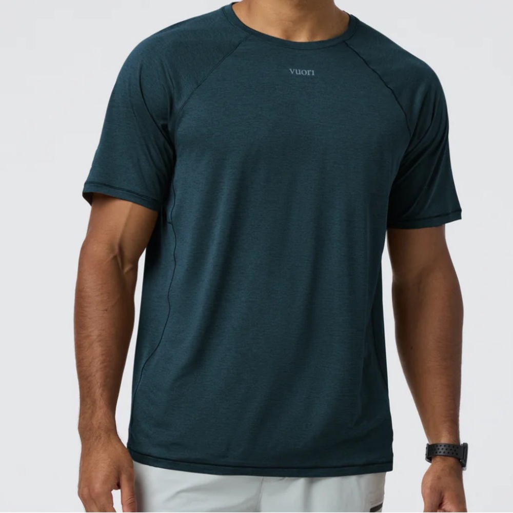 Vuori Short Sleeve Precept Tech Tee Men’s Deep Sea Size Large